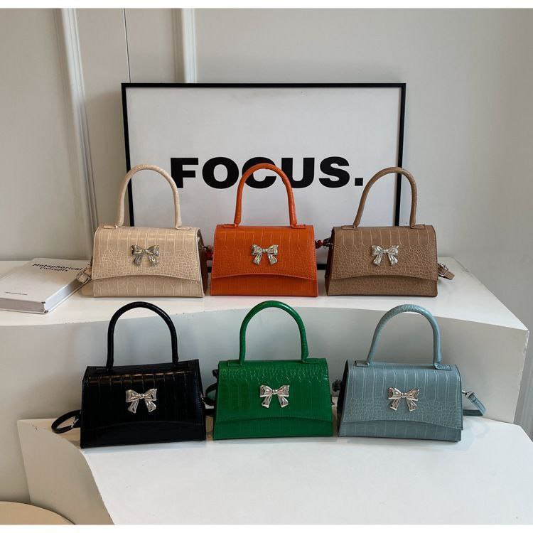 Women’s fashions shoulder Party bag.